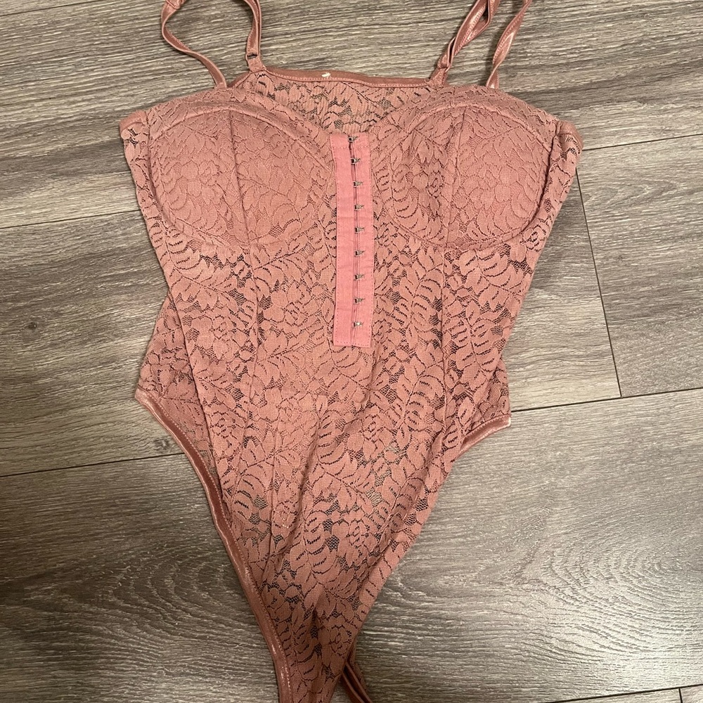 Lace Bodysuit in Dusty Pink